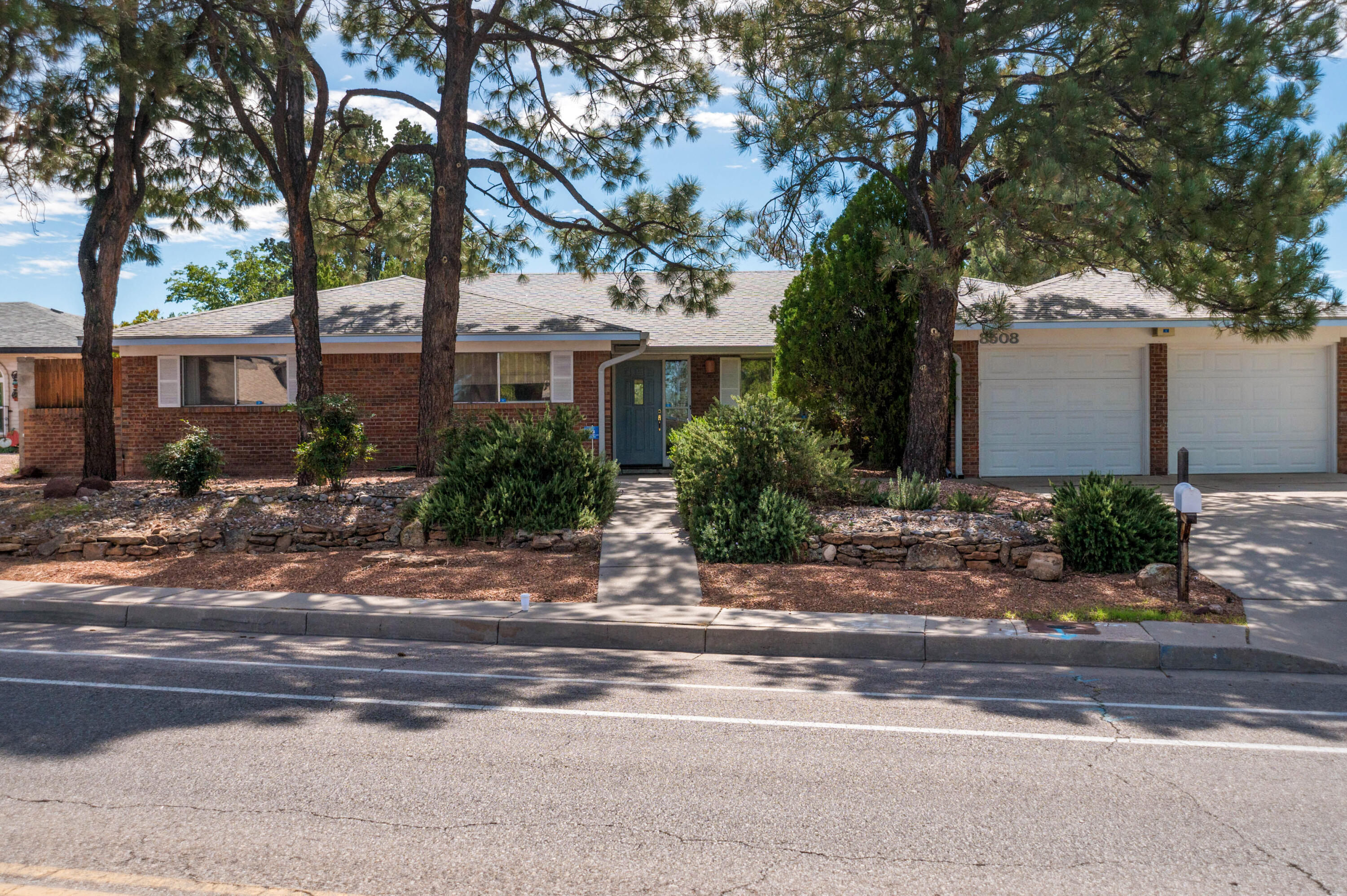 Photo 2 of Single family home for sale at 8508 Osuna Rd Ne, Albuquerque, NM 87111 | MLS# 1112303 | Listing updated on 2026-10-10