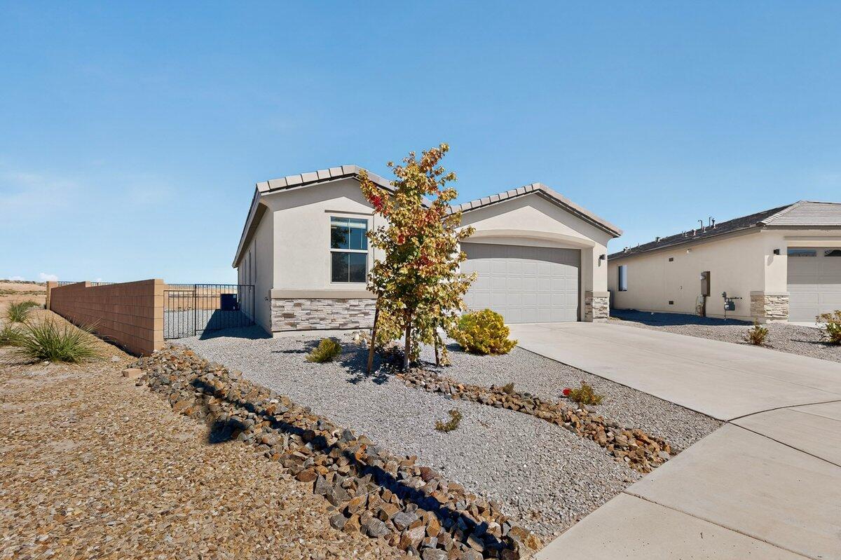 Photo 2 of Single family home for sale at 1354 Vallecito Ct Nw, Los Lunas, NM 87031 | MLS# 1112304 | Listing updated on 2026-10-11