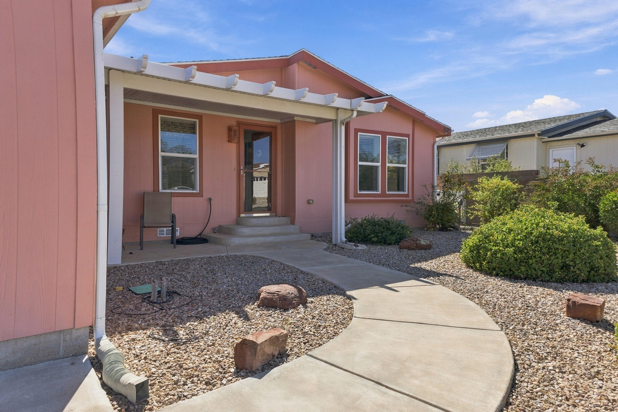 Photo 2 of Manufactured home for sale at 231 Sunrise Blfs Dr, Belen, NM 87002 | MLS# 1112301 | Listing updated on 2026-10-10