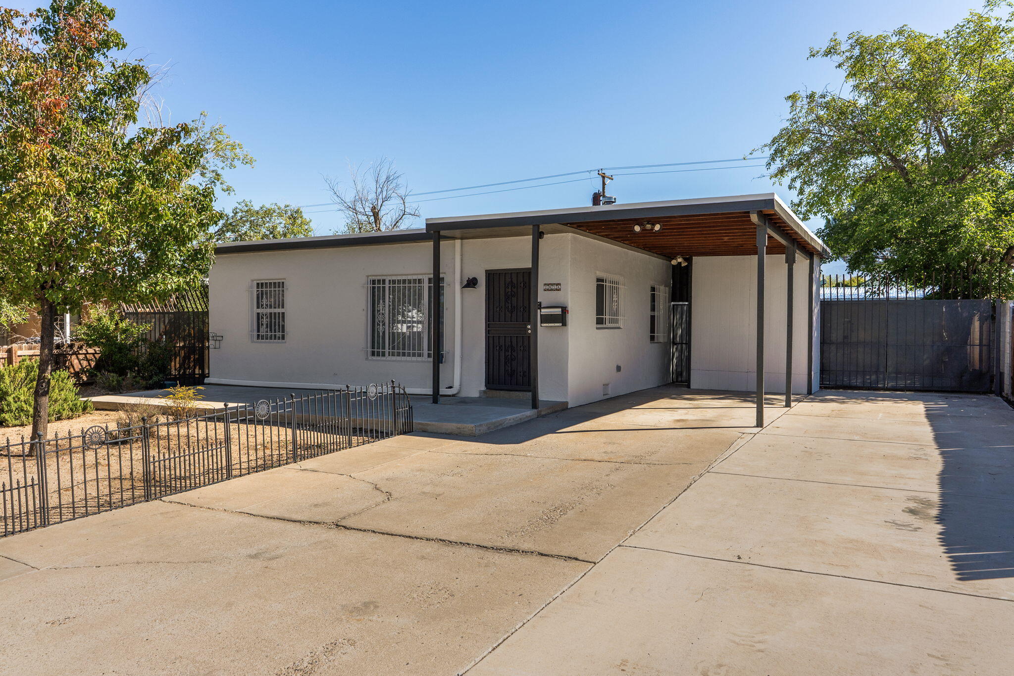 Photo 2 of Single family home for sale at 2824 Quincy St Ne, Albuquerque, NM 87110 | MLS# 1112305 | Listing updated on 2026-10-27