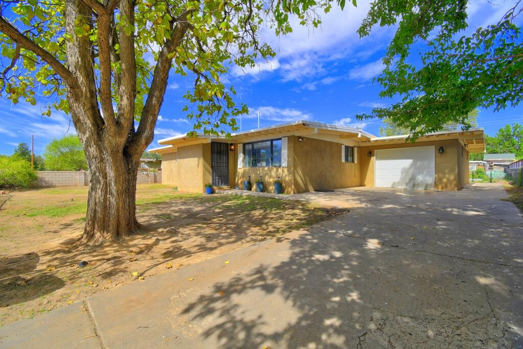 Photo 1 of Single family home for sale at 1743 Van Ct Sw, Albuquerque, NM 87105 | MLS# 1112307 | Listing updated on 2026-10-10