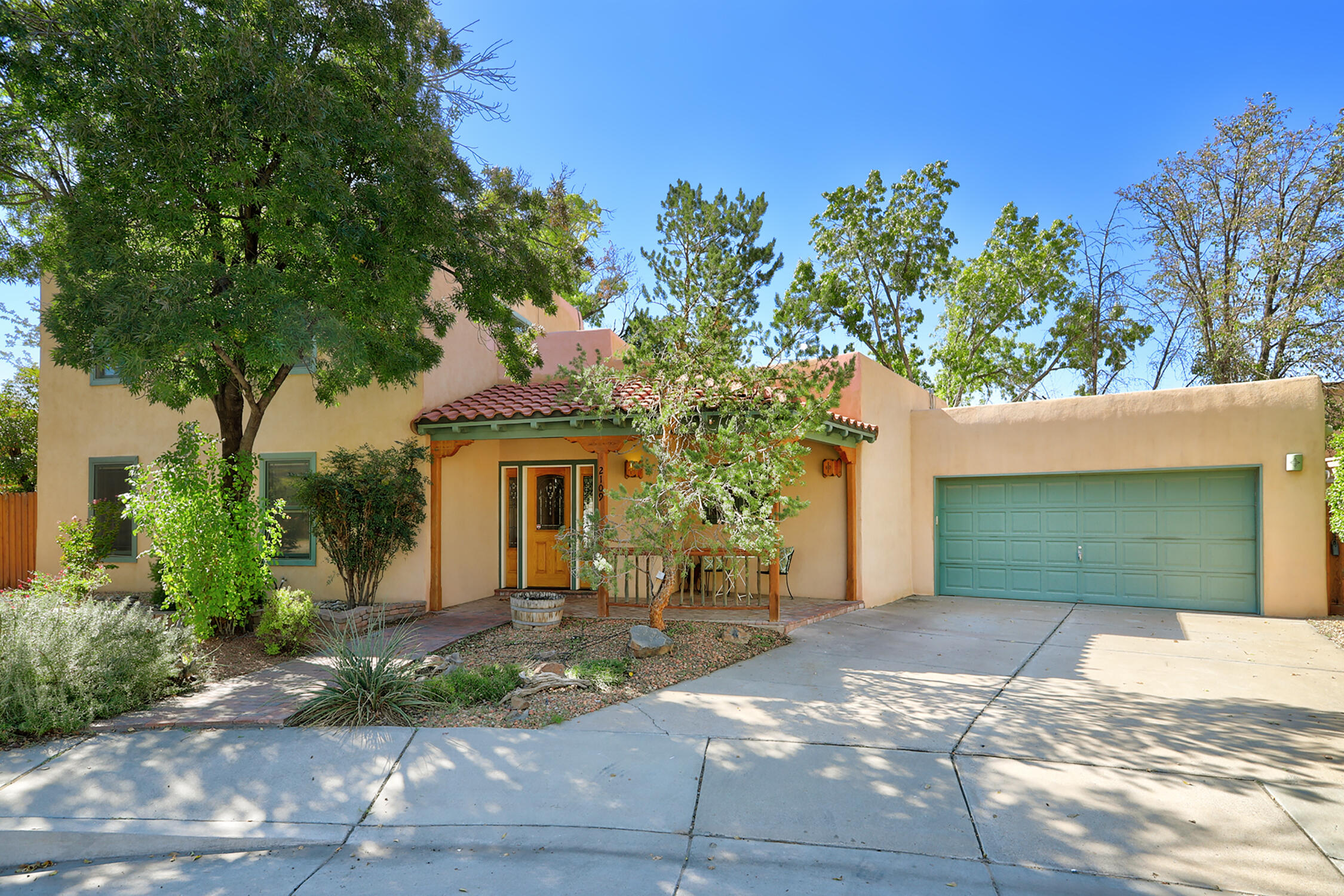 Photo 2 of Single family home for sale at 2109 Ryan Pl Nw, Albuquerque, NM 87107 | MLS# 1112343 | Listing updated on 2026-10-28