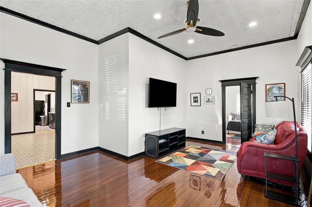 607 Iris Street — photo 4