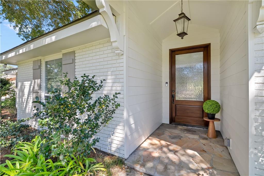 Photo 3 of Single family home for sale at 805 Beau Chene Dr, Mandeville, LA 70448 | MLS# 2581841 | Listing updated on 2026-10-23