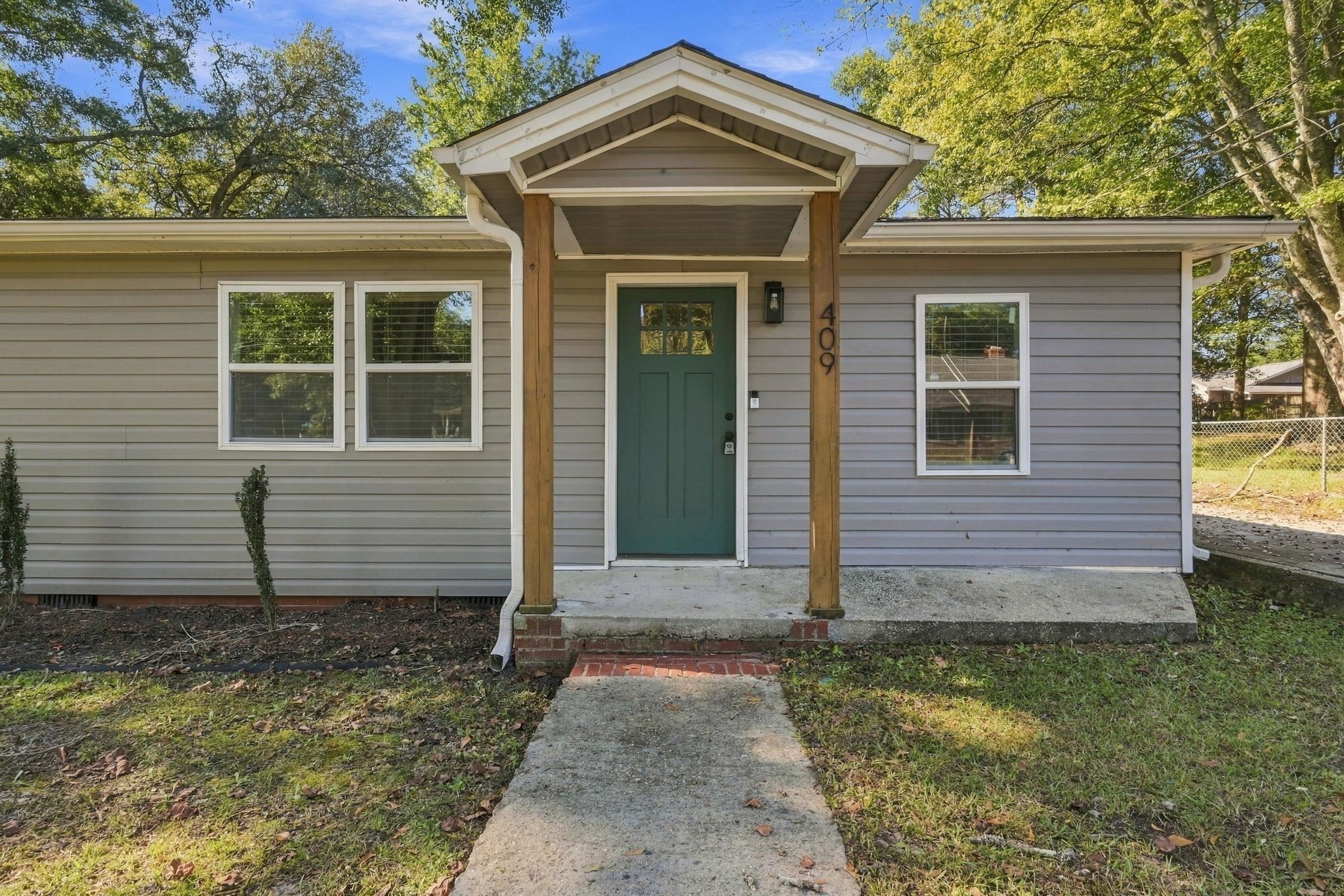 Photo 1 of Single family home for sale at 409 Sycamore St, Conway, SC 29527 | MLS# 2625547 | Listing updated on 2026-10-19