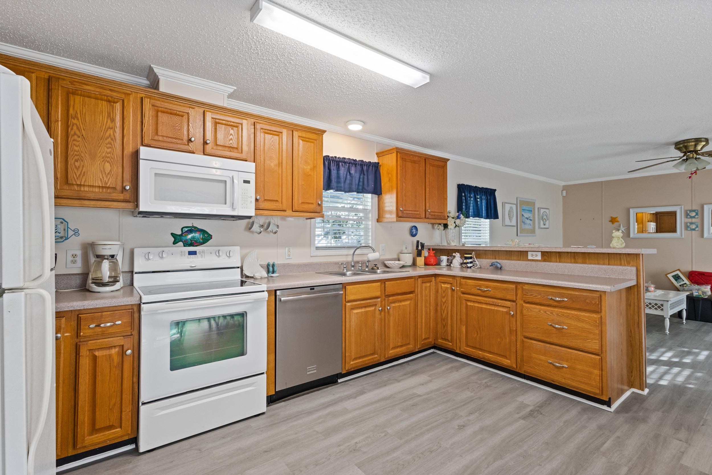 Photo 4 of Manufactured home for sale at 3059 Atlanta Cir, Murrells Inlet, SC 29576 | MLS# 2625655 | Listing updated on 2026-10-26