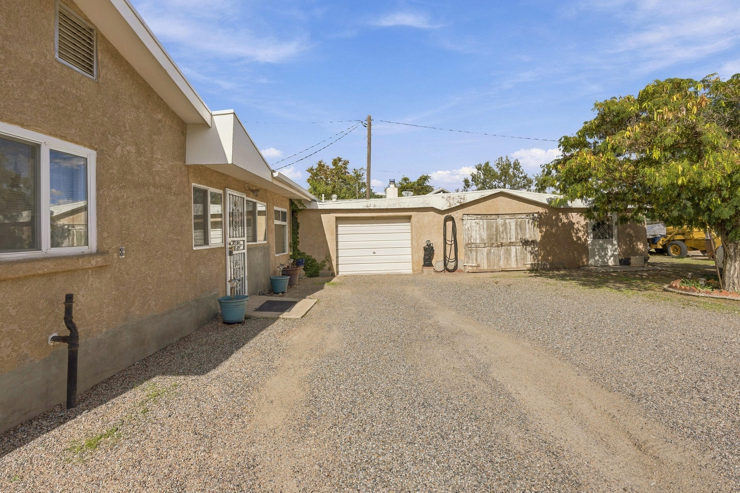 Photo 4 of Sale Pending at 1142 S Camino Del Pueblo, Bernalillo, NM 87004 | MLS# 1112864 | Listing updated on 2026-10-24