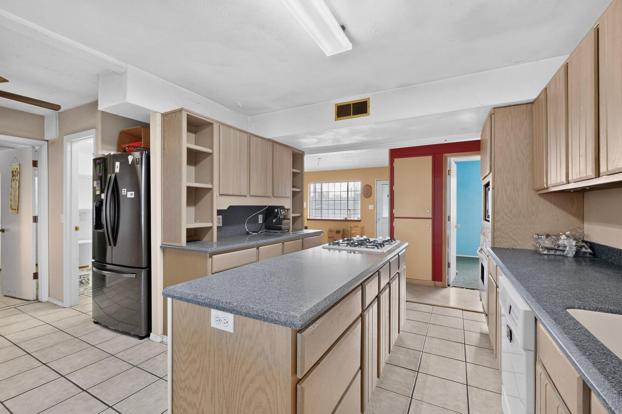 Photo 3 of Single family home for sale at 1439 S Loma Hermosa Ct NW, Albuquerque, NM 87105 | MLS# 1112896 | Listing updated on 2026-10-22