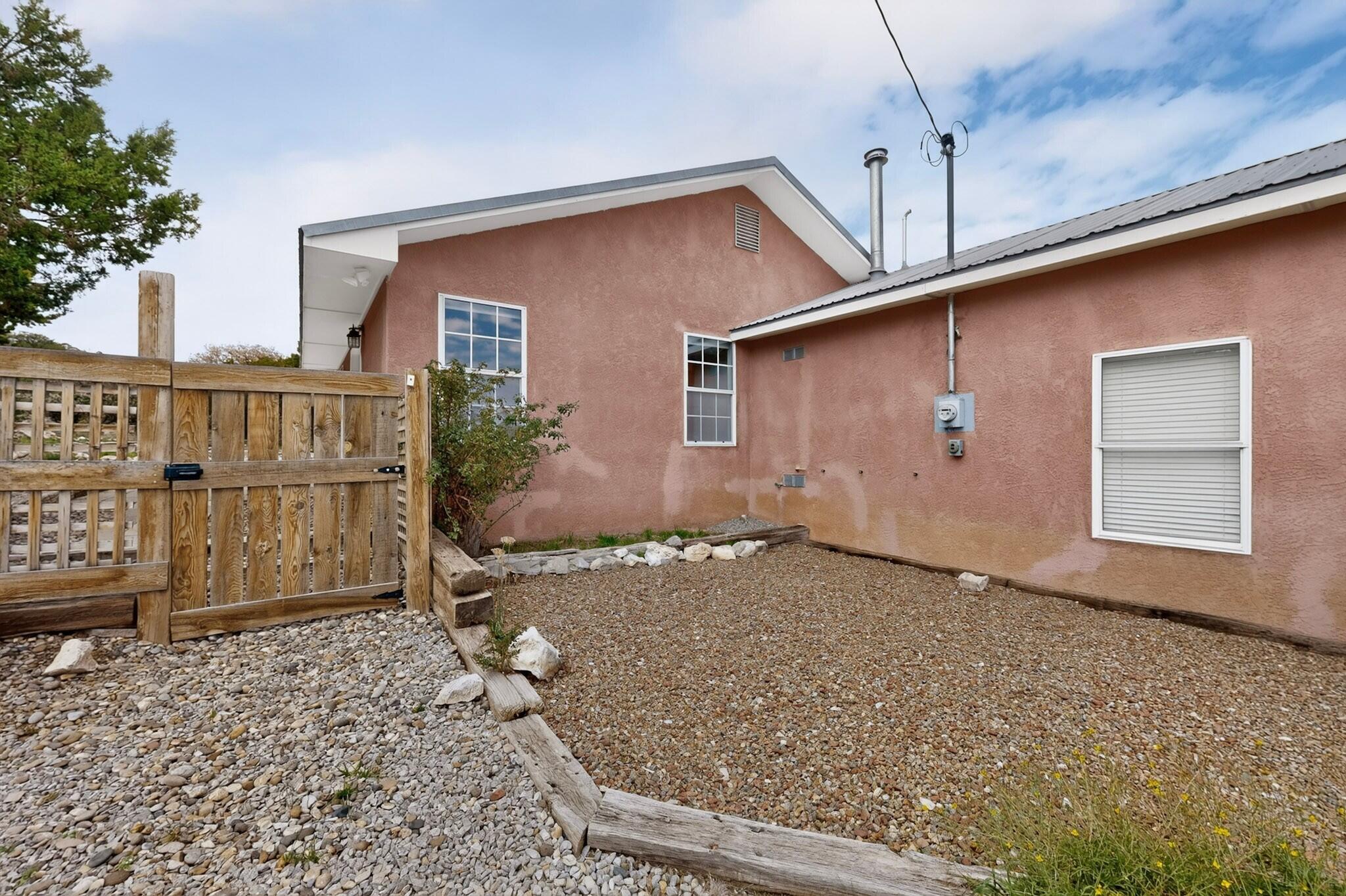 Photo 2 of Single family home for sale at 16 Stra Way, Edgewood, NM 87015 | MLS# 1112923 | Listing updated on 2026-10-22