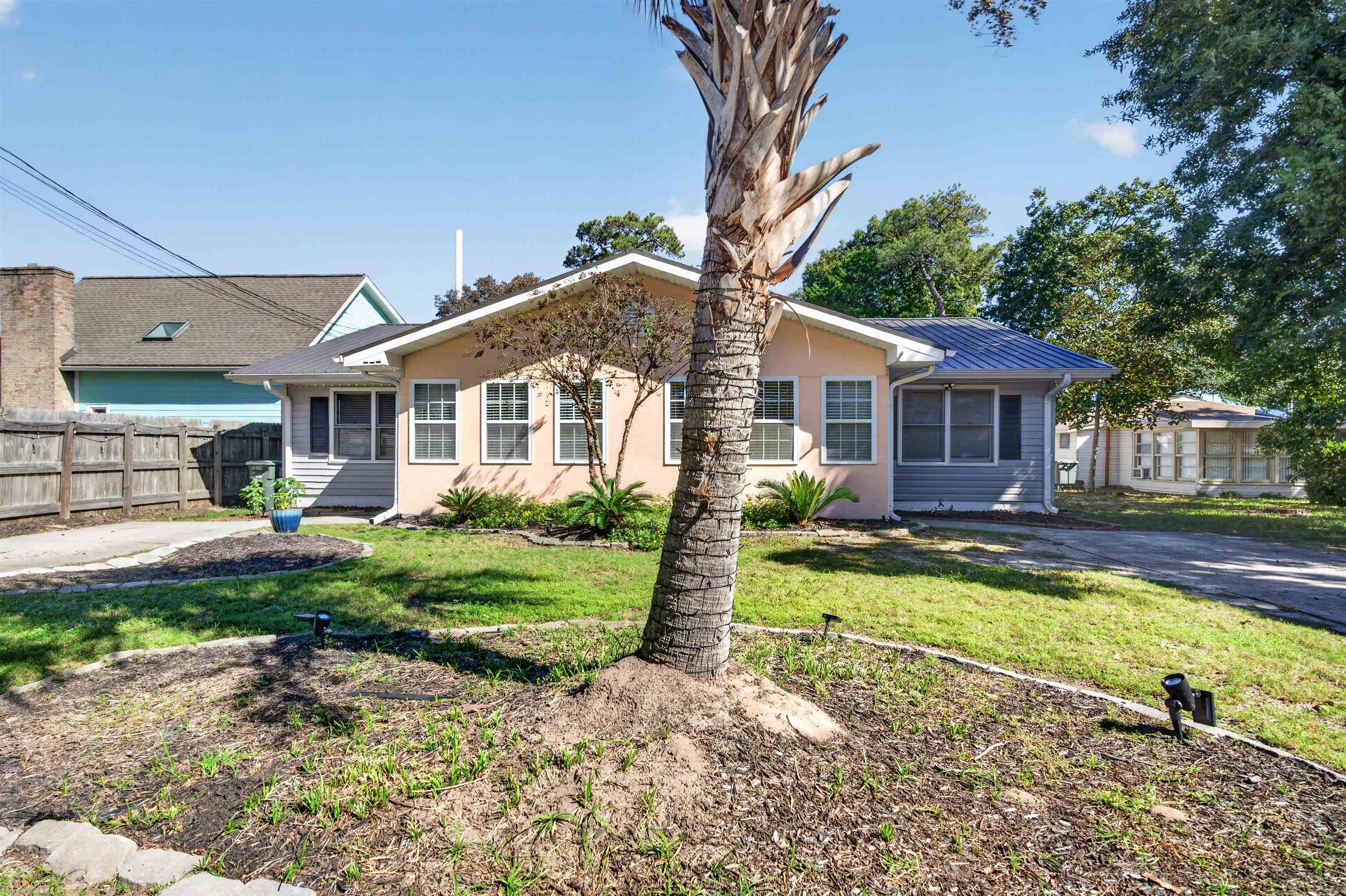 Photo 2 of Single family home for sale at 702 43rd Avenue S, North Myrtle Beach, SC 29582 | MLS# 2625874 | Listing updated on 2026-10-27
