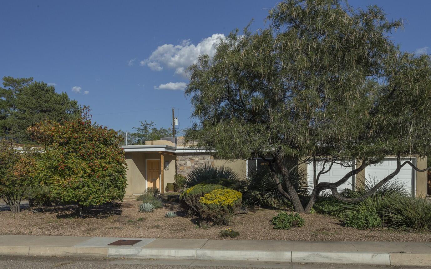 810 Parkland Circle SE