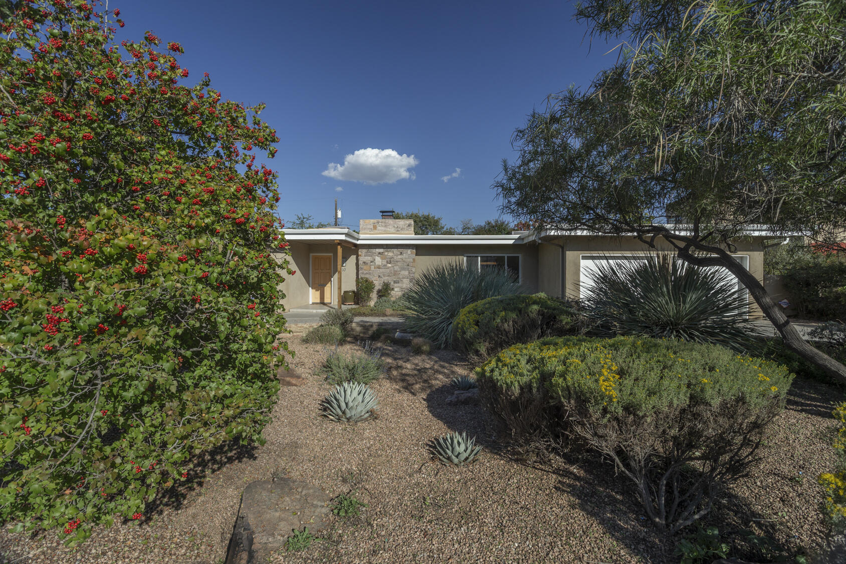 Photo 2 of Single family home for sale at 810 Parkland Cir Se, Albuquerque, NM 87108 | MLS# 1113167 | Listing updated on 2026-10-28